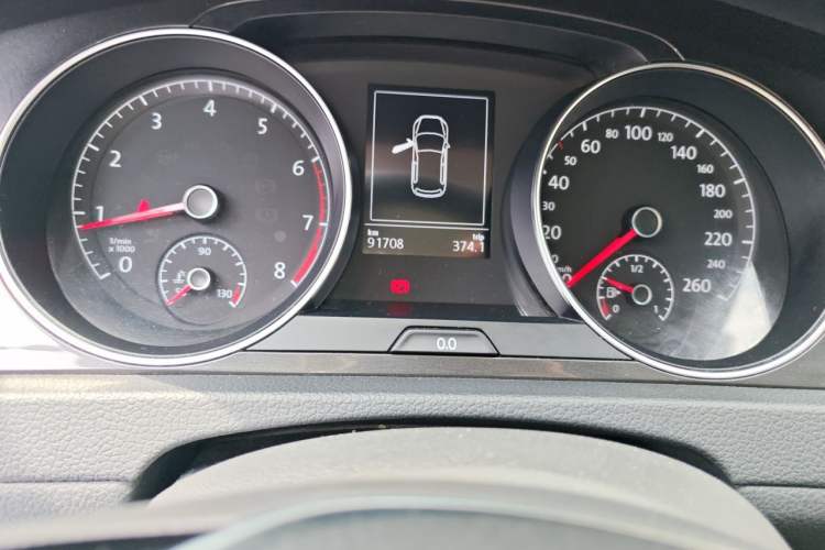 Used Volkswagen Golf 2020 Zhiai Edition 200TSI DSG Comfortable & Ambitious Version Odometer Close Up