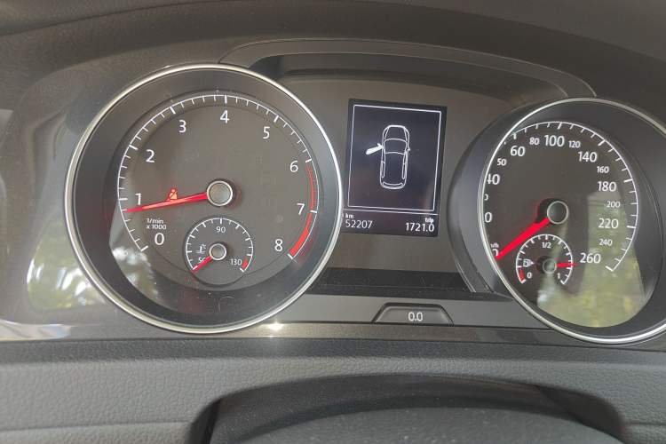 Used Volkswagen Golf 2020 Zhiai Edition 200TSI DSG Comfortable & Ambitious Version Odometer Close Up