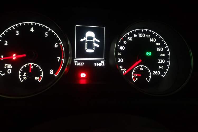 Used Volkswagen Golf 2020 280TSI DSG Comfort Version Odometer Close Up