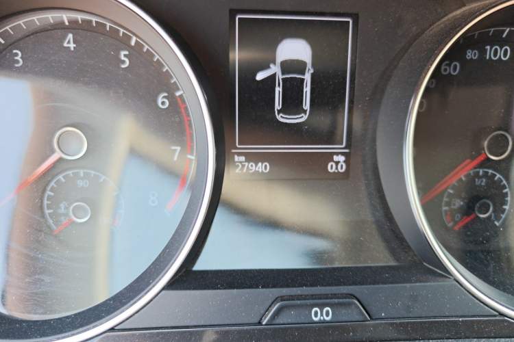 Used Volkswagen Golf 2020 Zhiai Edition 280TSI DSG Comfort Model Odometer Close Up