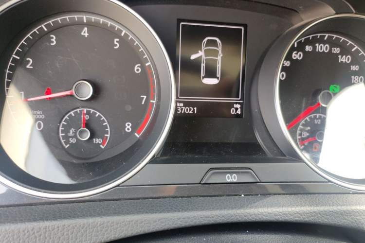 Used Volkswagen Golf 2020 Zhiai Edition 200TSI DSG Comfortable & Ambitious Version Odometer Close Up