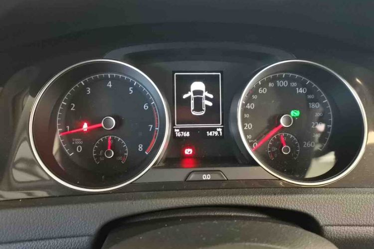 Used Volkswagen Golf 2020 Zhiai Edition 200TSI DSG Comfortable & Ambitious Version Odometer Close Up