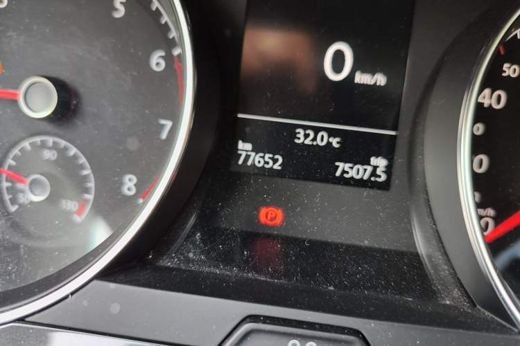 Used Volkswagen Golf 2020 Zhiai Edition 200TSI DSG Comfort Model Odometer Close Up
