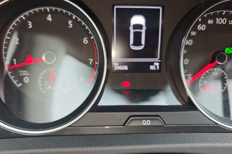 Used Volkswagen Golf 2020 Zhiai Edition 200TSI DSG Comfortable & Ambitious Version Odometer Close Up