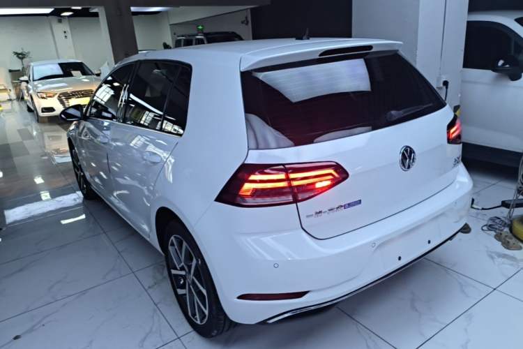 Used Volkswagen Golf 2020 200TSI DSG Comfortable and Ambitious Edition Rear Left 45 Deg