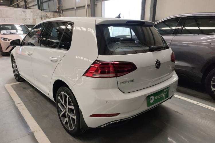 Used Volkswagen Golf 2020 200TSI DSG Comfortable and Ambitious Edition Rear Left 45 Deg