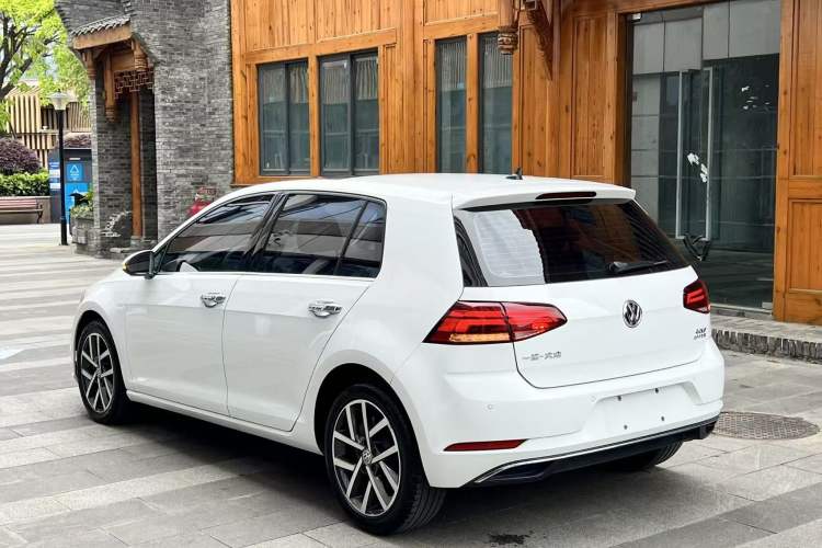 Used Volkswagen Golf 2020 200TSI DSG Comfortable and Ambitious Edition Rear Left 45 Deg