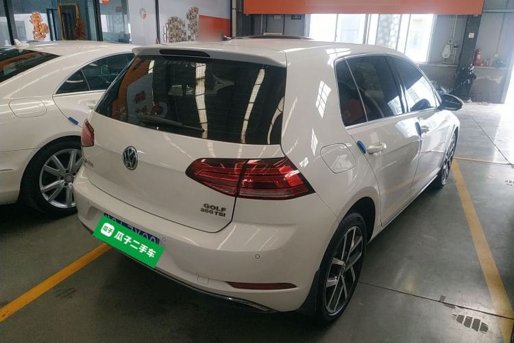 Used Volkswagen Golf 2020 200TSI DSG Comfortable and Ambitious Edition Rear Right 45 Deg