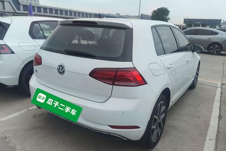Used Volkswagen Golf 2020 200TSI DSG Comfortable and Ambitious Edition Rear Right 45 Deg