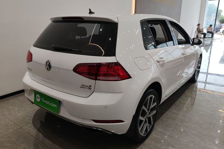 Used Volkswagen Golf 2020 200TSI DSG Comfortable and Ambitious Edition Rear Right 45 Deg