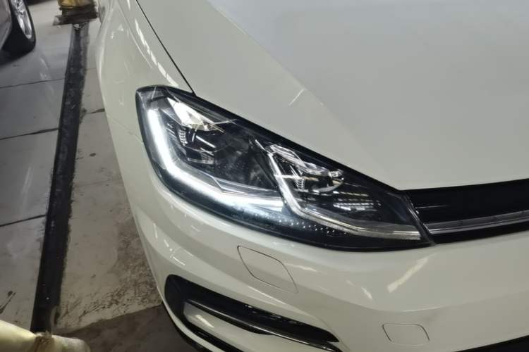 Used Volkswagen Golf 2020 Charming Edition 280TSI DSG R-Line Right Front Headlight