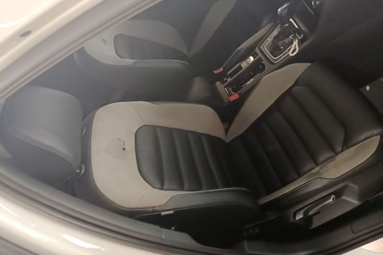 Used Volkswagen Golf 2020 Charming Edition 280TSI DSG R-Line Right Front Seat