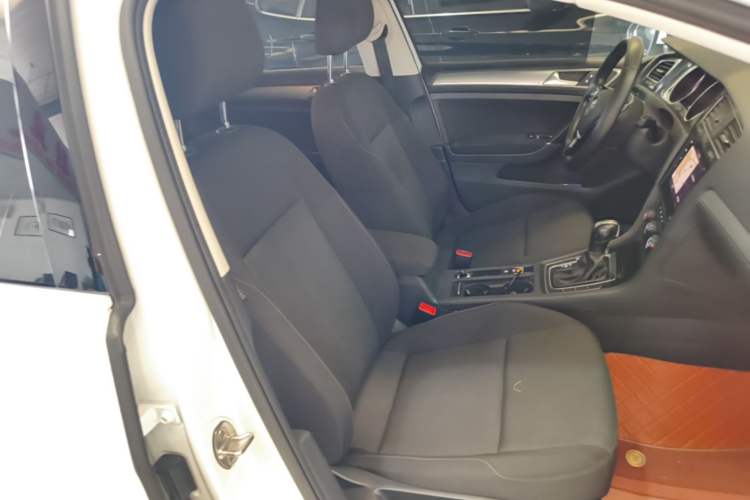 Used Volkswagen Golf 2020 Zhiai Edition 200TSI DSG Comfortable & Ambitious Version Right Front Seat