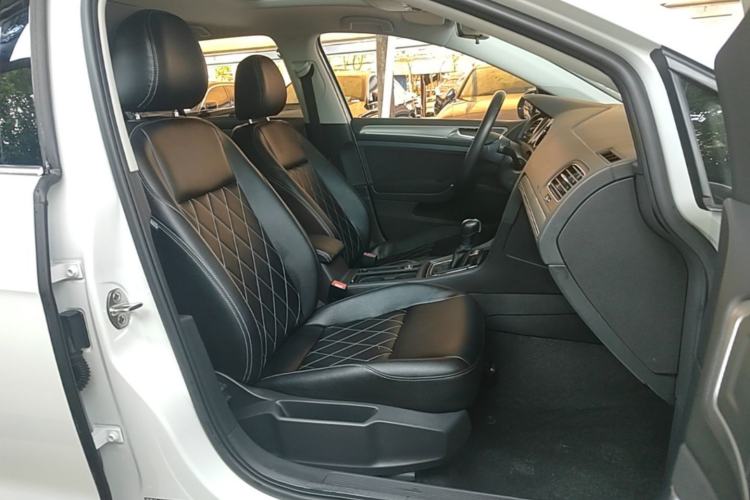 Used Volkswagen Golf 2020 Zhiai Edition 200TSI DSG Comfortable & Ambitious Version Right Front Seat