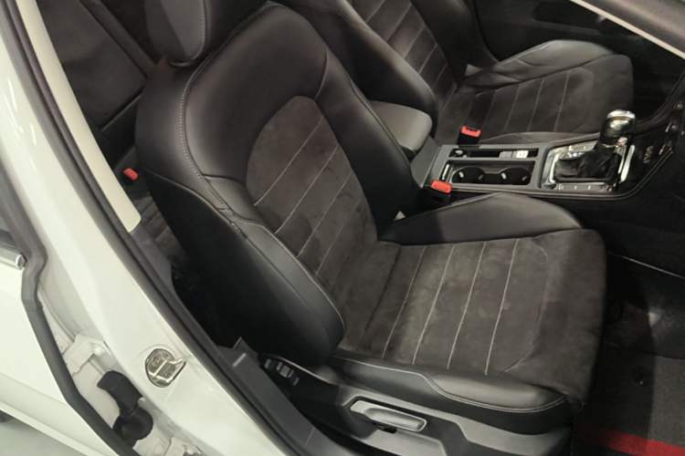 Used Volkswagen Golf 2020 Zhiai Edition 280TSI DSG Luxury Model Right Front Seat