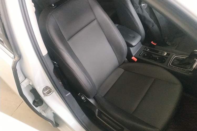 Used Volkswagen Golf 2020 200TSI DSG Comfortable and Ambitious Edition Right Front Seat