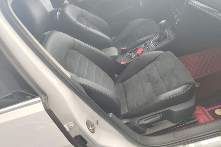 Used Volkswagen Golf 2020 280TSI DSG Luxury Edition Right Front Seat