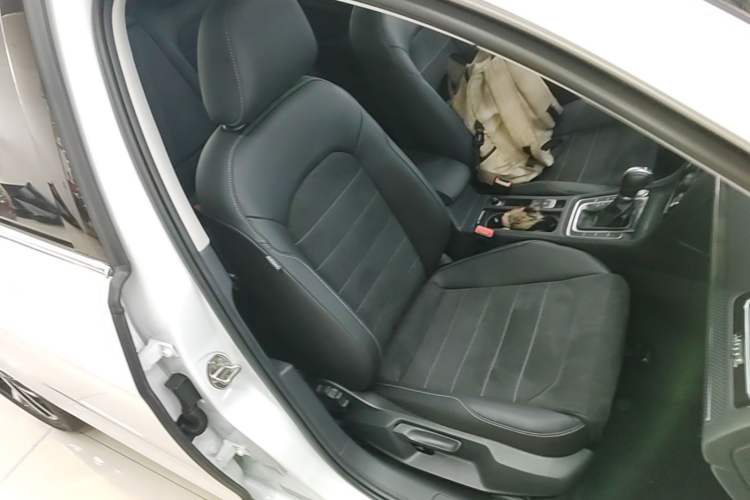Used Volkswagen Golf 2020 Zhiai Edition 280TSI DSG Luxury Model Right Front Seat