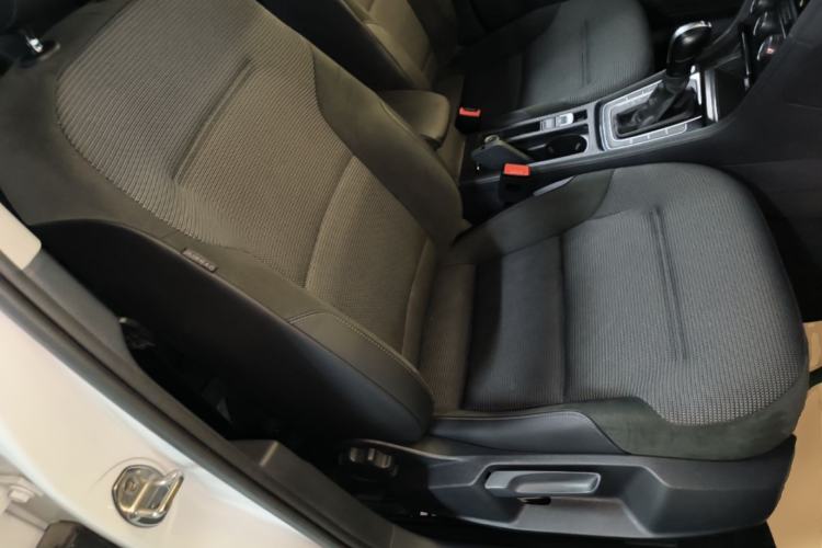Used Volkswagen Golf 2020 Zhiai Edition 280TSI DSG Comfort Model Right Front Seat