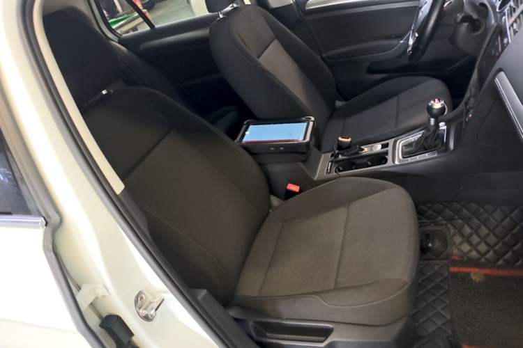 Used Volkswagen Golf 2020 Zhiai Edition 200TSI DSG Comfortable & Ambitious Version Right Front Seat