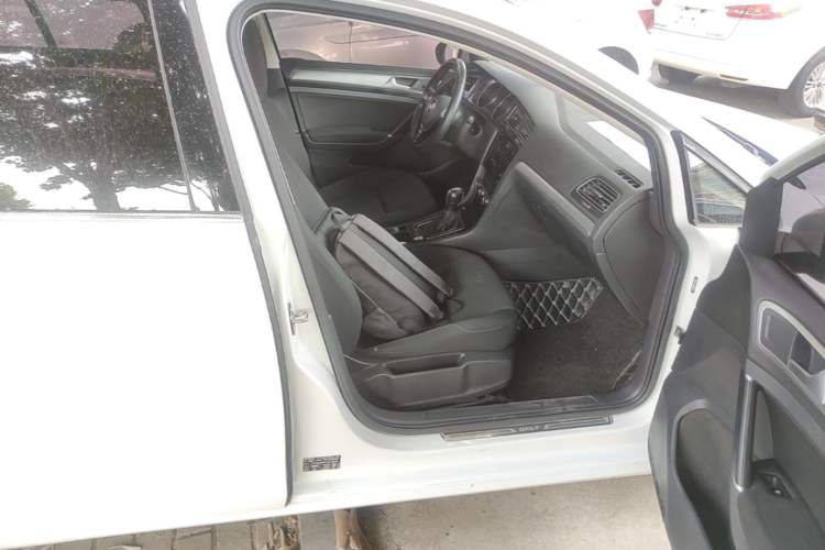 Used Volkswagen Golf 2020 Zhiai Edition 200TSI DSG Comfortable & Ambitious Version Right Front Seat
