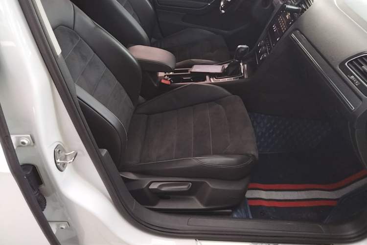 Used Volkswagen Golf 2020 280TSI DSG Luxury Edition Right Front Seat