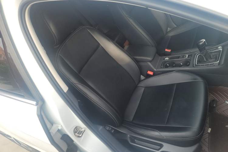 Used Volkswagen Golf 2020 Zhiai Edition 200TSI DSG Comfortable & Ambitious Version Right Front Seat
