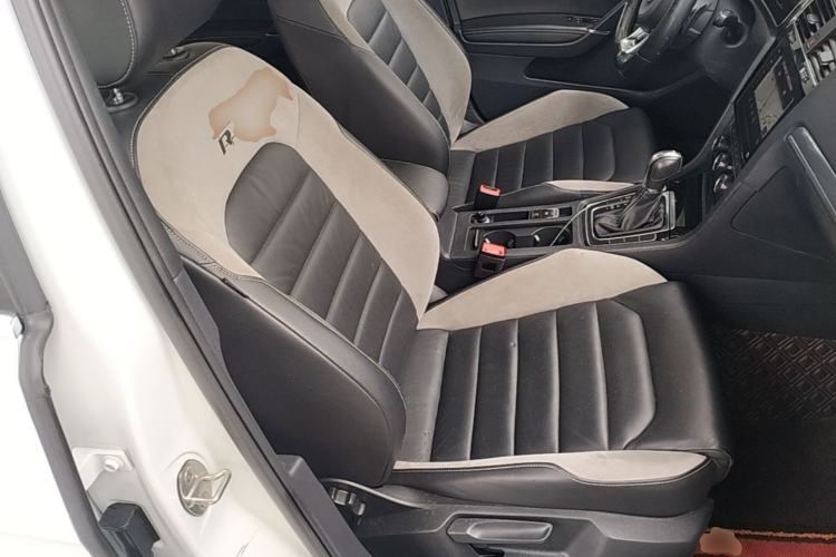 Used Volkswagen Golf 2020 Charming Edition 280TSI DSG R-Line Right Front Seat