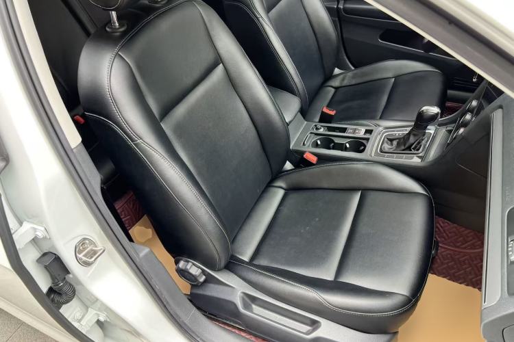 Used Volkswagen Golf 2020 200TSI DSG Comfortable and Ambitious Edition Right Front Seat