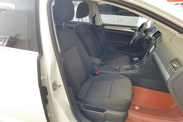 Used Volkswagen Golf 2020 Zhiai Edition 200TSI DSG Comfortable & Ambitious Version Right Front Seat