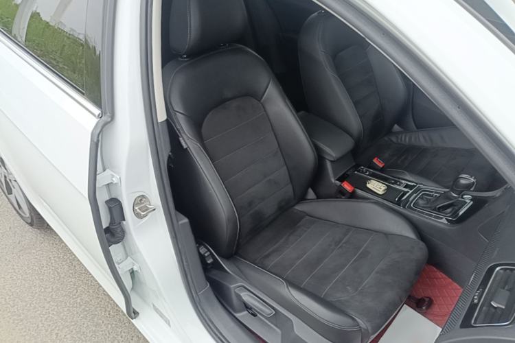 Used Volkswagen Golf 2020 280TSI DSG Luxury Edition Right Front Seat