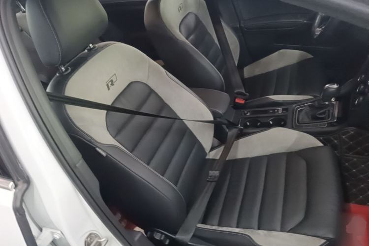 Used Volkswagen Golf 2020 Charming Edition 280TSI DSG R-Line Right Front Seat