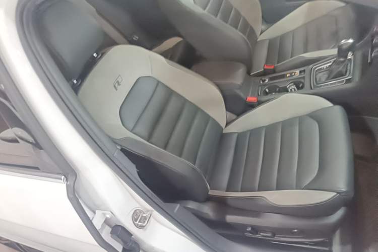 Used Volkswagen Golf 2020 Charming Edition 280TSI DSG R-Line Right Front Seat