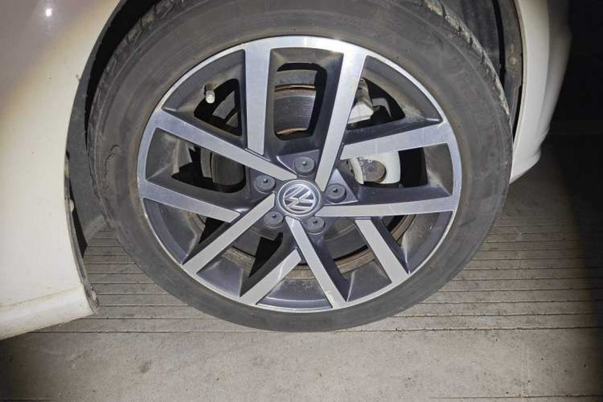 Used Volkswagen Golf 2020 Zhiai Edition 280TSI DSG Comfort Model Right Front Wheel Hub