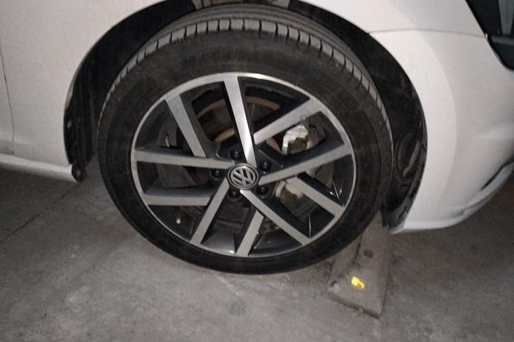 Used Volkswagen Golf 2020 Zhiai Edition 280TSI DSG Luxury Model Right Front Wheel Hub