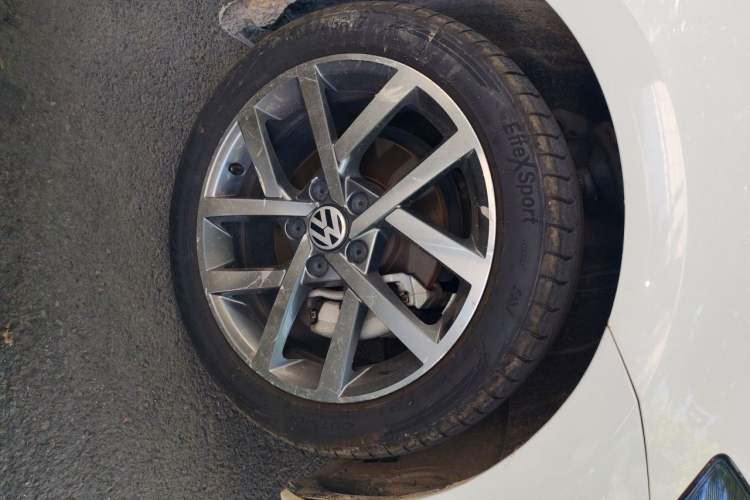Used Volkswagen Golf 2020 280TSI DSG Comfort Version Right Front Wheel Hub