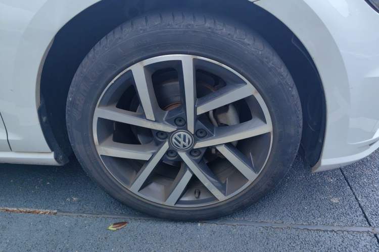 Used Volkswagen Golf 2020 Zhiai Edition 280TSI DSG Comfort Model Right Front Wheel Hub