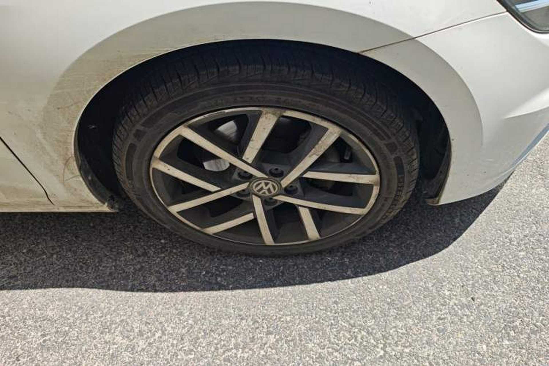 Used Volkswagen Golf 2020 Zhiai Edition 280TSI DSG Comfort Model Right Front Wheel Hub