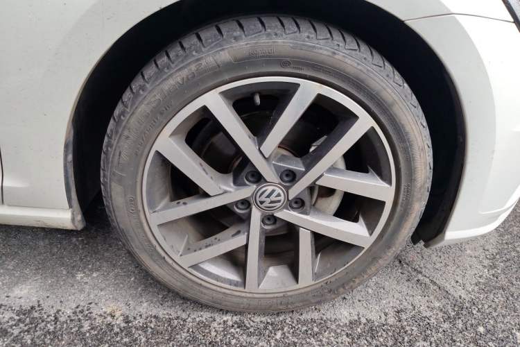 Used Volkswagen Golf 2020 Zhiai Edition 280TSI DSG Comfort Model Right Front Wheel Hub