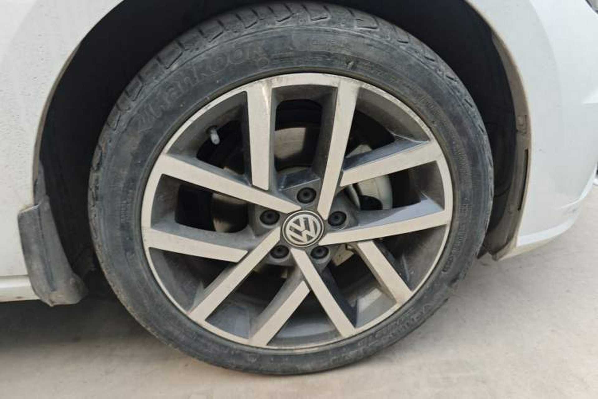 Used Volkswagen Golf 2020 Zhiai Edition 200TSI DSG Comfortable & Ambitious Version Right Front Wheel Hub