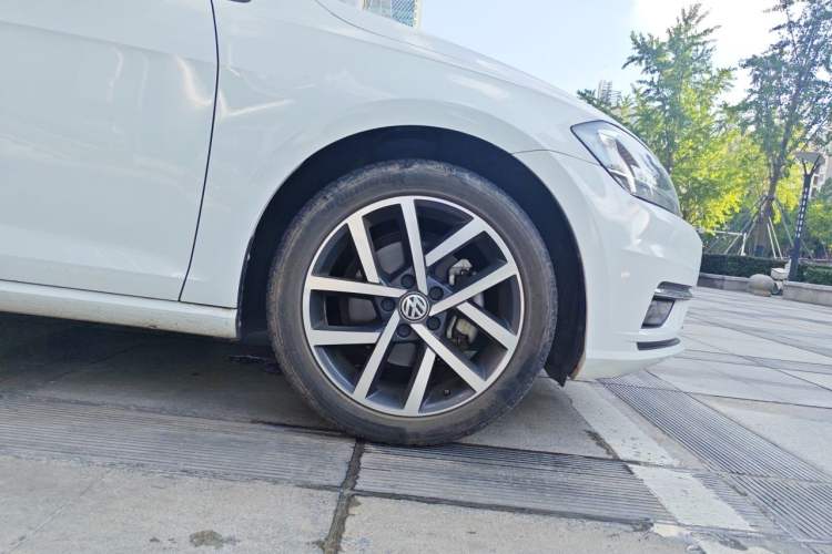 Used Volkswagen Golf 2020 Zhiai Edition 280TSI DSG Comfort Model Right Front Wheel Hub