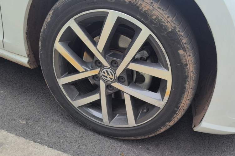 Used Volkswagen Golf 2020 Zhiai Edition 280TSI DSG Comfort Model Right Front Wheel Hub