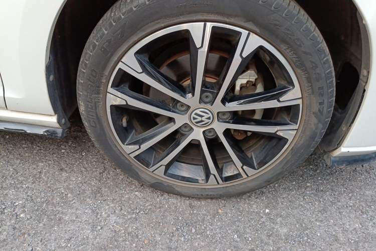 Used Volkswagen Golf 2020 Charming Edition 280TSI DSG R-Line Right Front Wheel Hub