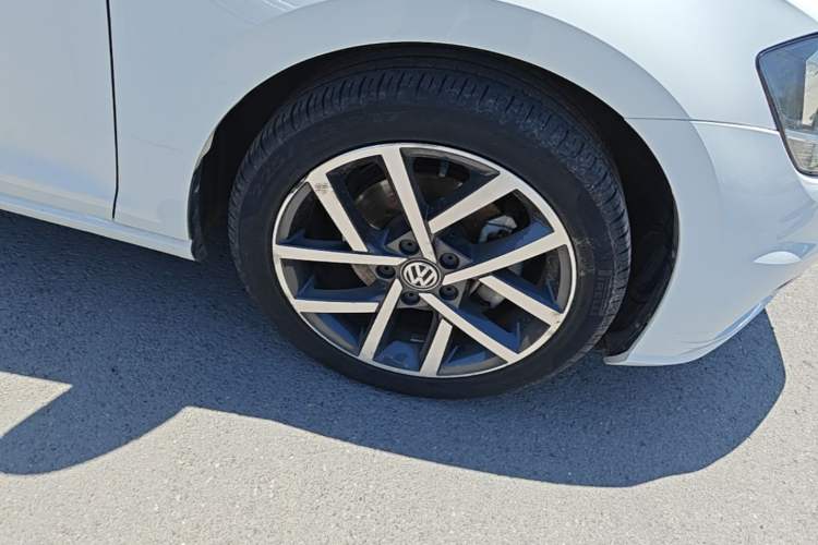 Used Volkswagen Golf 2020 280TSI DSG Comfort Version Right Front Wheel Hub