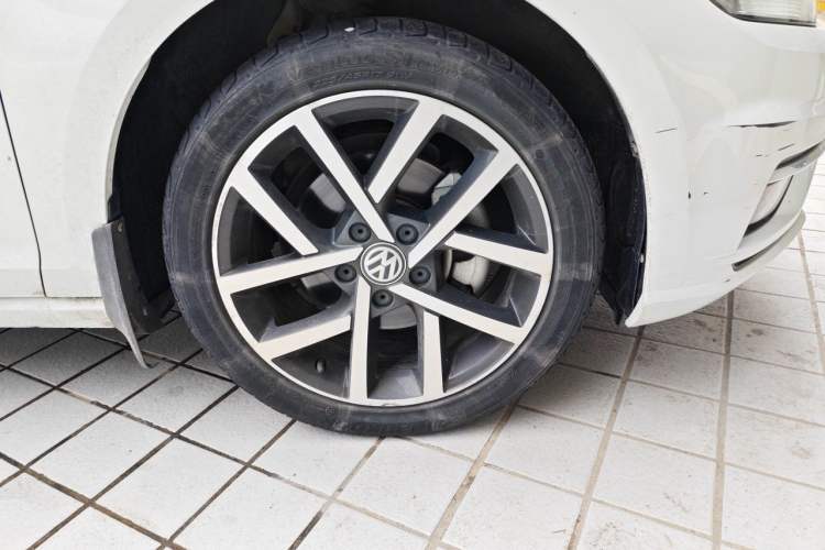 Used Volkswagen Golf 2020 Zhiai Edition 280TSI DSG Comfort Model Right Front Wheel Hub