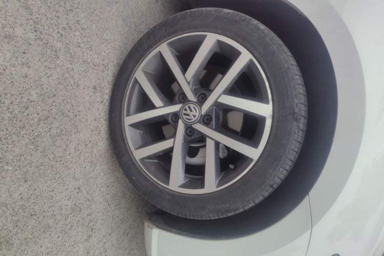 Used Volkswagen Golf 2020 Zhiai Edition 280TSI DSG Comfort Model Right Front Wheel Hub