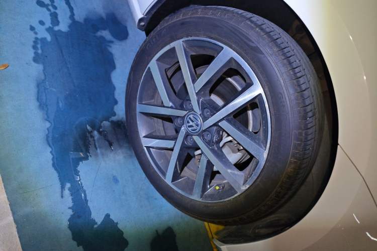 Used Volkswagen Golf 2020 Zhiai Edition 280TSI DSG Comfort Model Right Front Wheel Hub