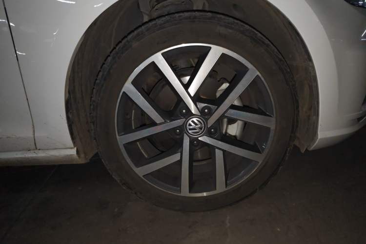 Used Volkswagen Golf 2020 Zhiai Edition 280TSI DSG Comfort Model Right Front Wheel Hub