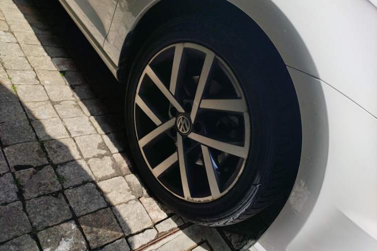 Used Volkswagen Golf 2020 Zhiai Edition 280TSI DSG Luxury Model Right Front Wheel Hub