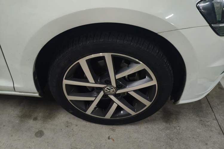 Used Volkswagen Golf 2020 200TSI DSG Comfortable and Ambitious Edition Right Front Wheel Hub